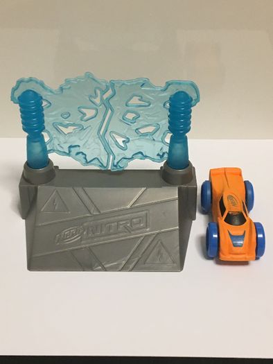 Jucarie Hasbro Nerf Nitro Sparksmash Stunt Set, masinuta din spuma