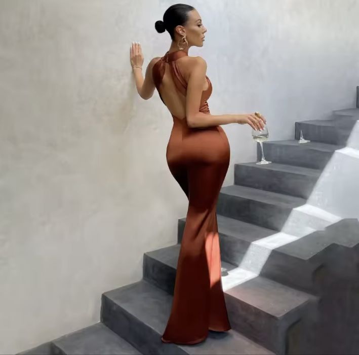 Официална сатенена рокля