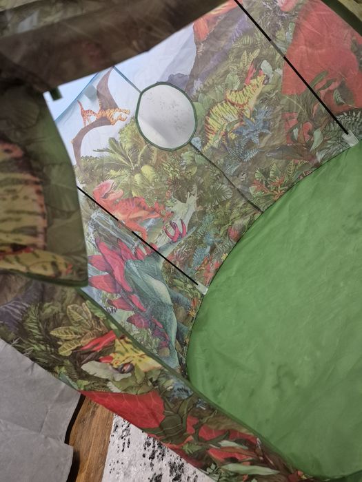 Cort cu dinozauri+ 100 bile colorate