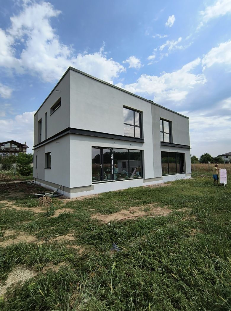 Constructi case la roșu