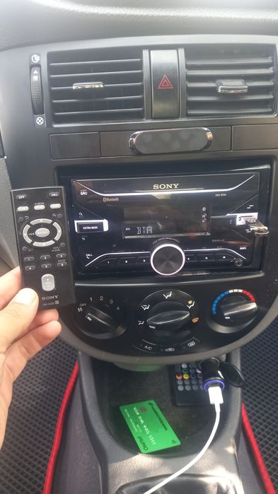 Sony 700 BT USB aux bor