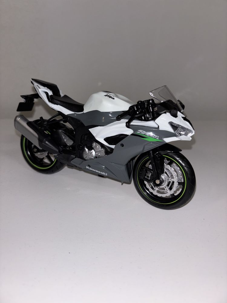 Модели на мотори макети BMW Honda Kawasaki Suzuki