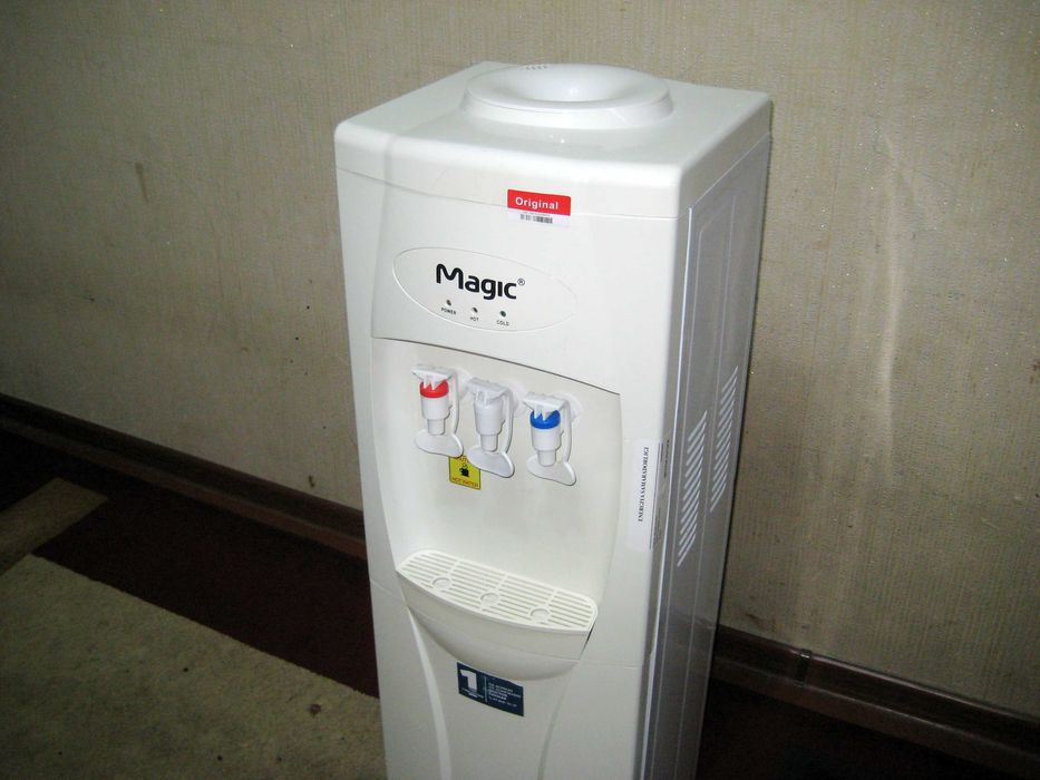 Кулер компрессорный для холодный и горячий воды хорошим состоянии!