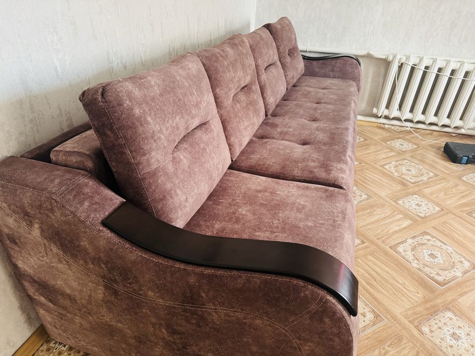 Продам диван в отличном состояний!