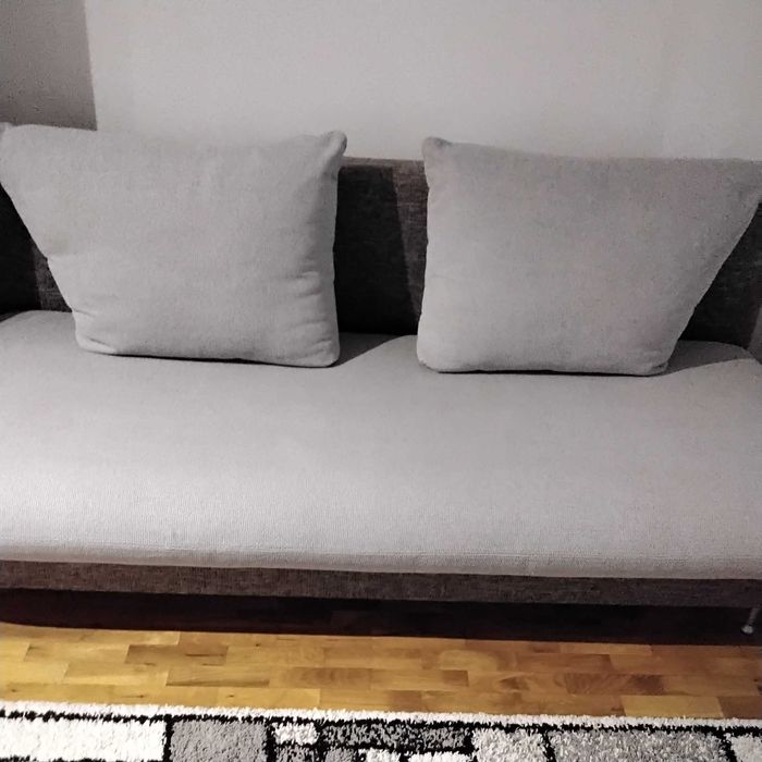 Продавам разтегателен диван в сив цвят.Производство на Руди ан.