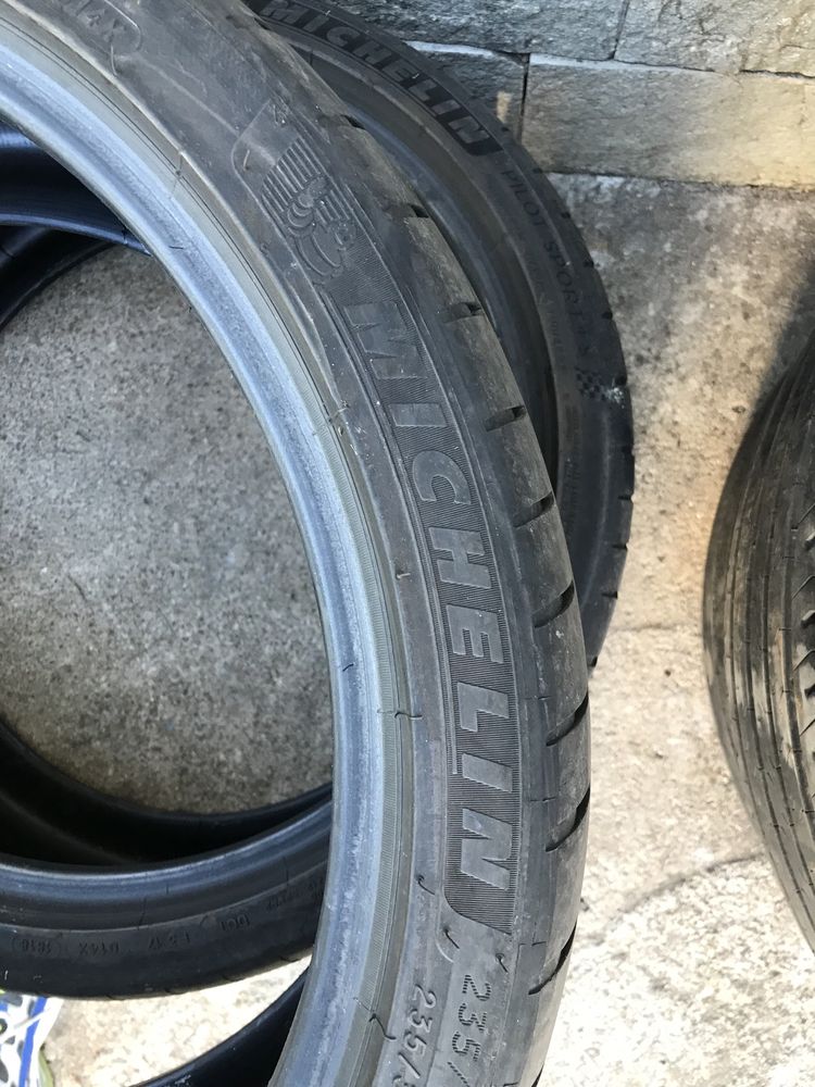 Летни гуми 2бр.235/35R19