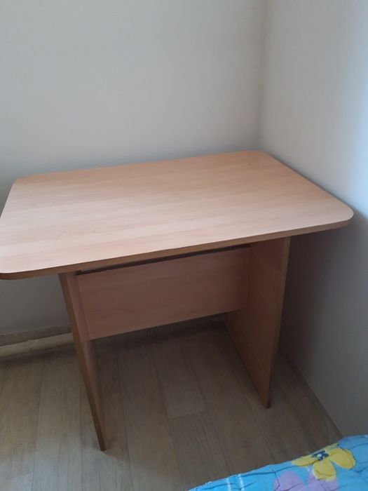 Продам кухонный стол, для дома,столовой.В хорошем состояни .