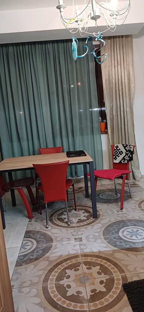 Дава се под наем Тристаен апартамент в София, Център - 120 кв.м за 867 € - Снимка #2