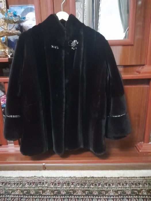 Продаю Полшуба палто в хорошем состоянии отлично качество хорошее цена