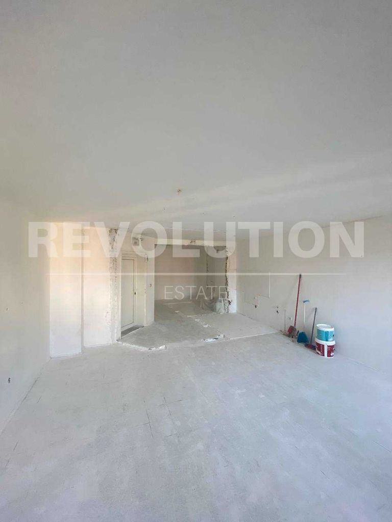 Продава се Едностаен апартамент в Варна, Център - 54 кв.м за 3241 €/кв.м - Снимка #2