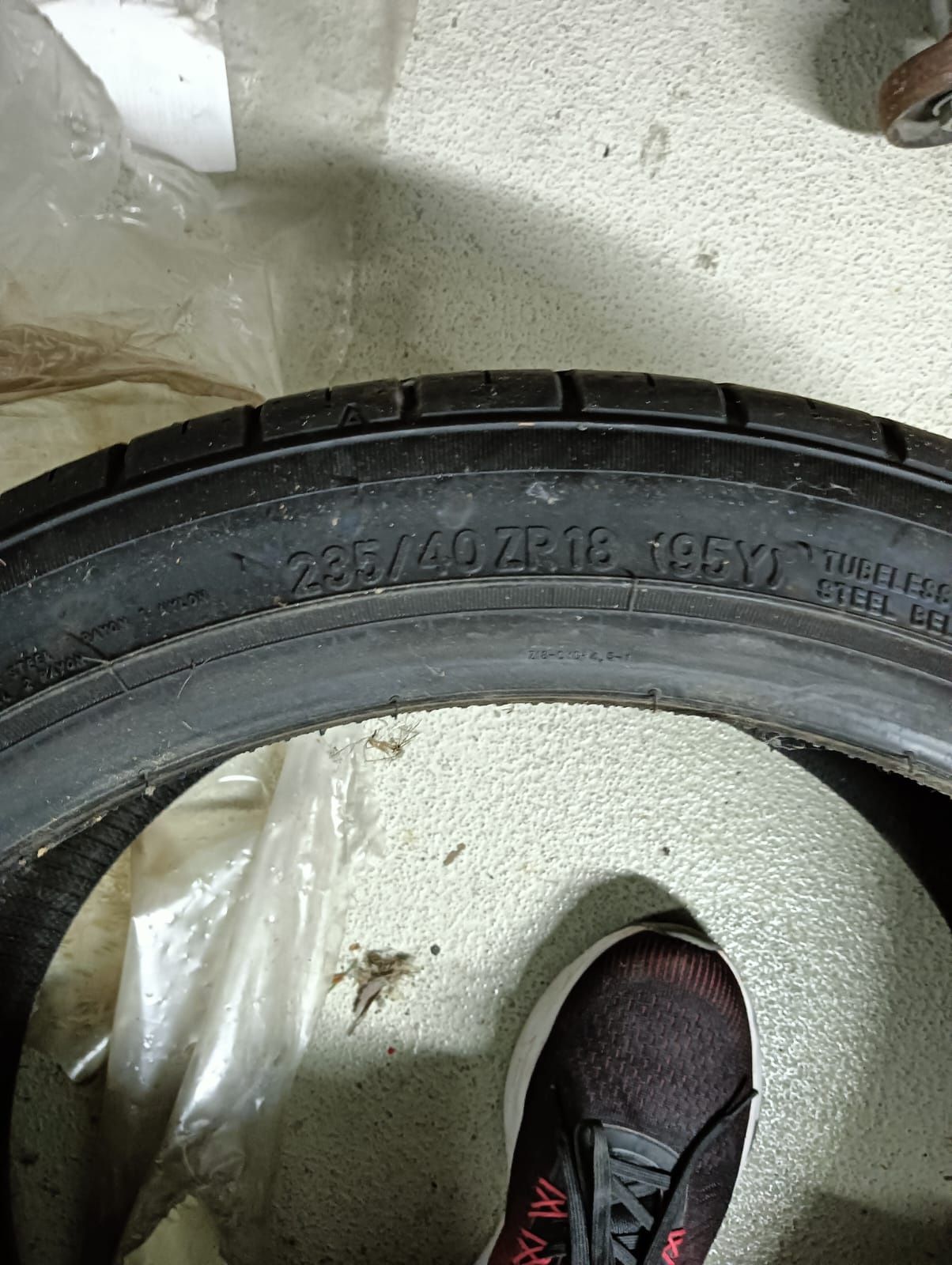 1 buc. Cauciuc nou 235/40 /18 marca Toyo