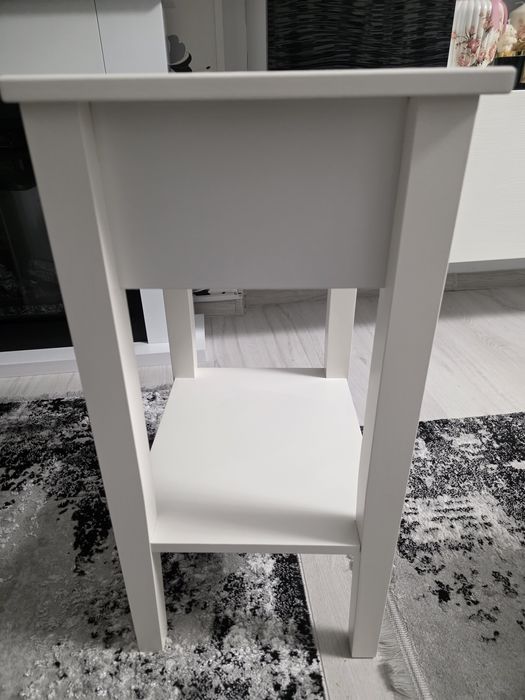 Vând noptiera cu sertar