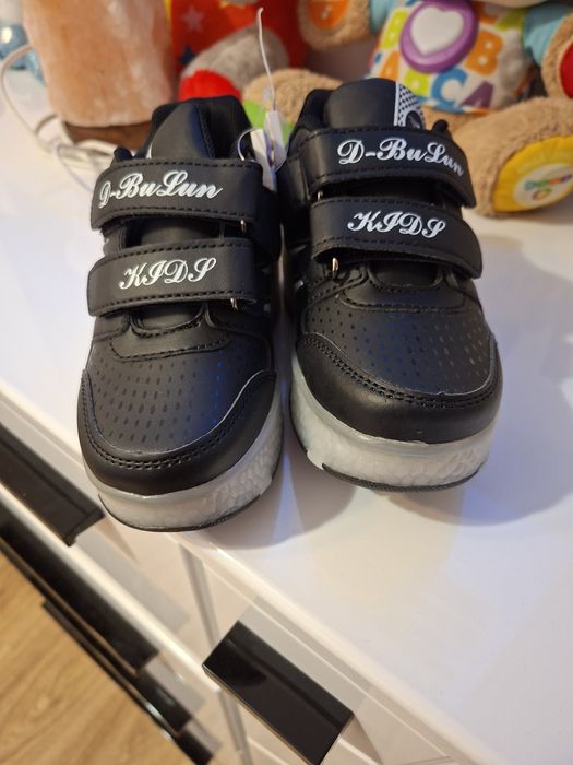 Adidași cu lumini și role