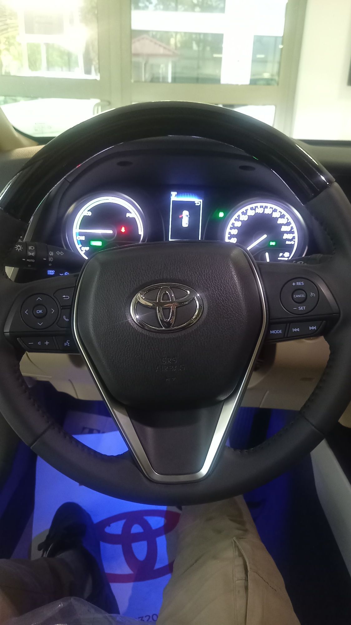 Toyota Camry 75 Hybrid 2024 год в Наличии
