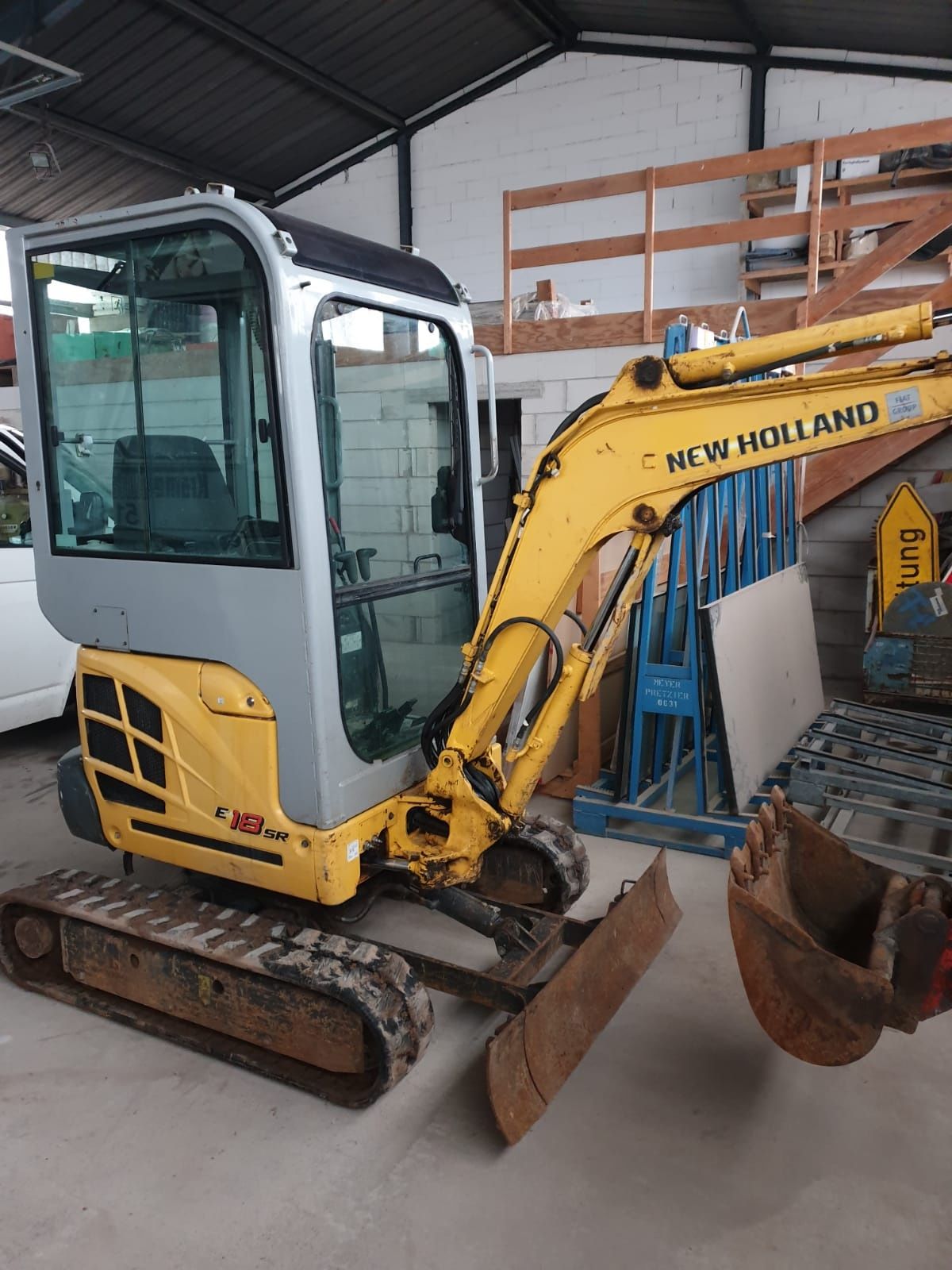 Miniexcavator New Holland E18SR