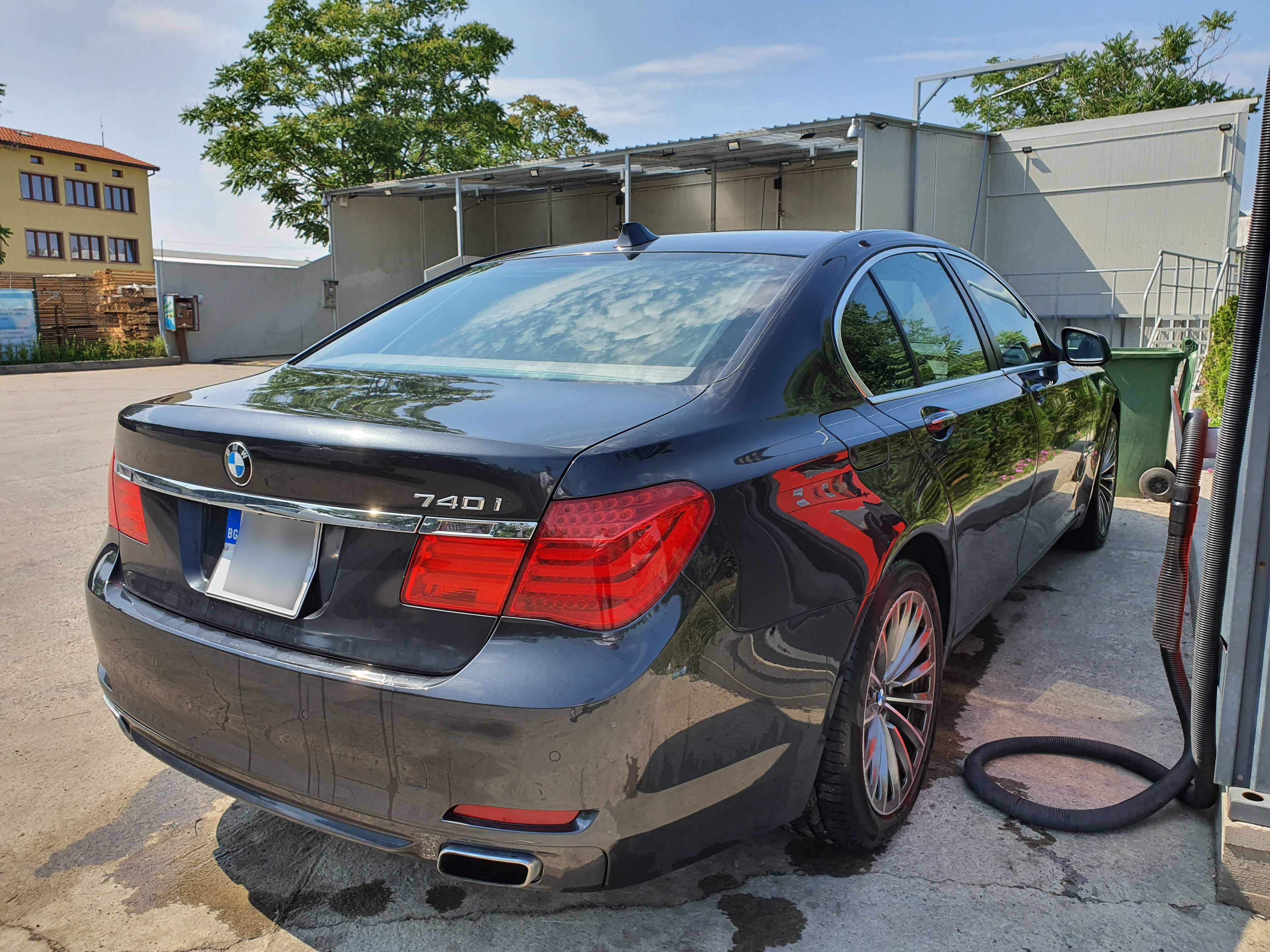 Продавам BMW 740i F01 2012