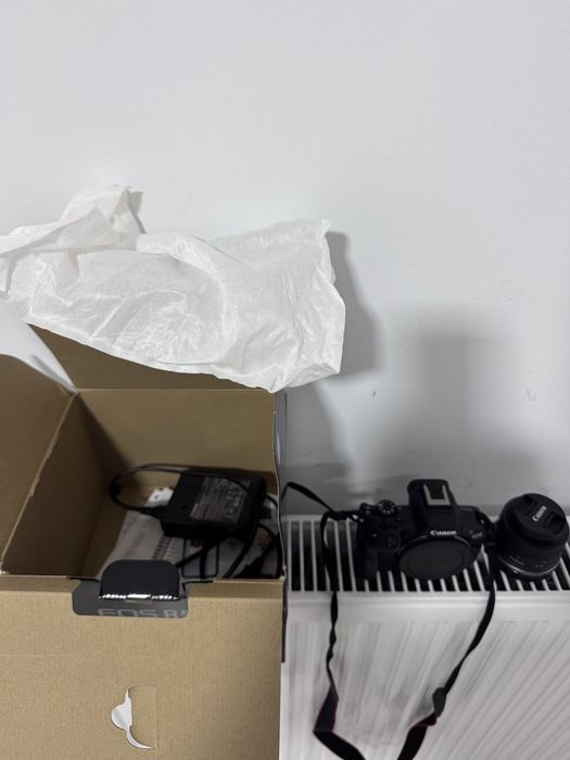 Vand aparat foto CANON EOS R50,cu obiectiv 18-45 mm