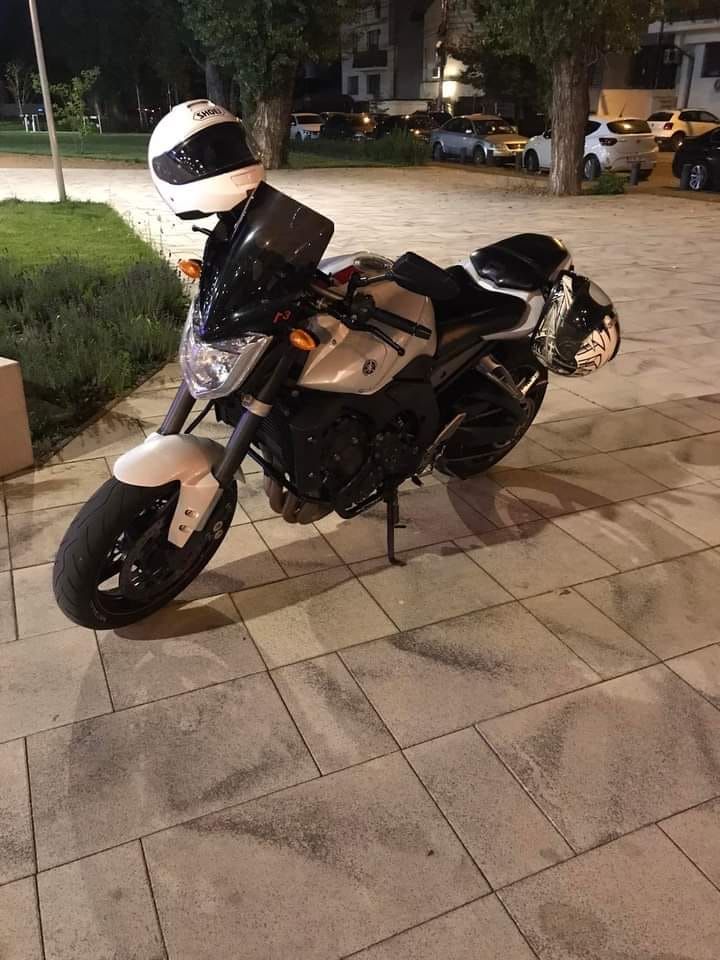 Yamaha fz 1 schimb Cu Cbr 1000 r s--au Gsx-r 1000