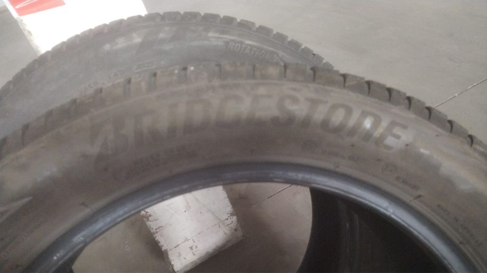 Vând doua caciucuri