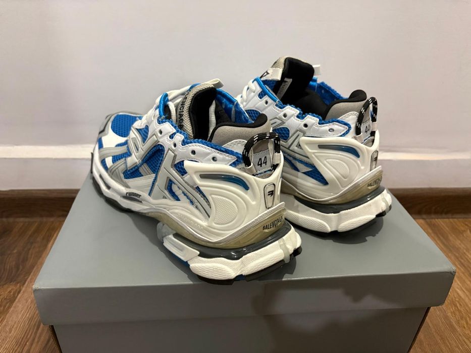 Продавам мъжки обувки Balenciaga Runner Blue Grey