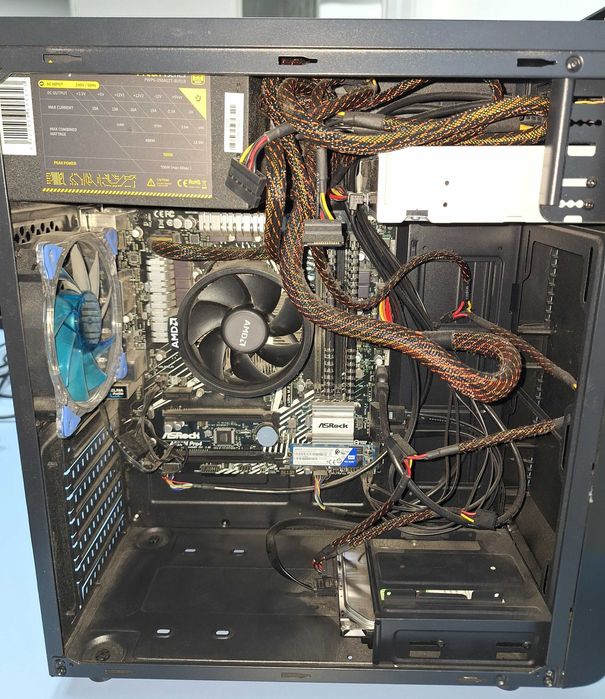 Calc. AMD Ryzen5 3400G 3.7GHz,16GB DDR4,1TB HDD+250GB SSD,Windows11Pro