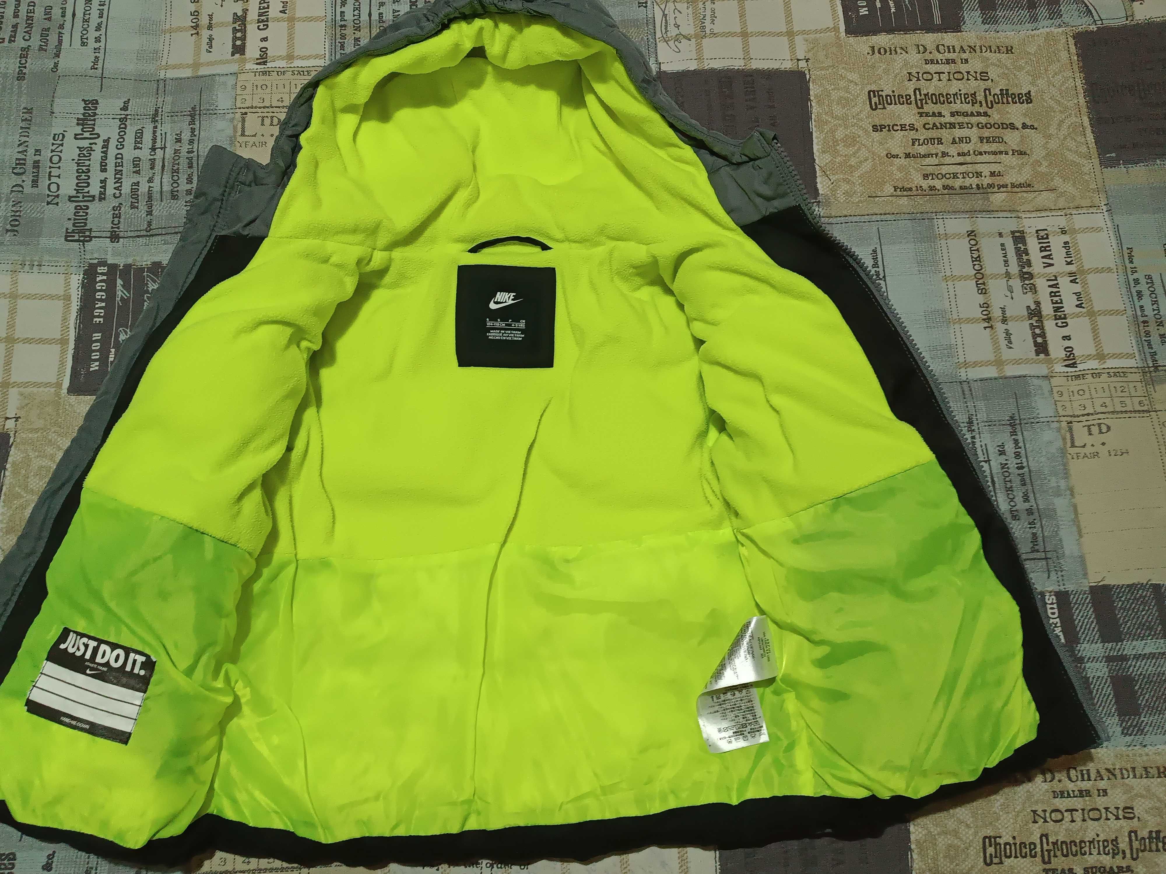 Детско зимно яке Nike, 4-5 г