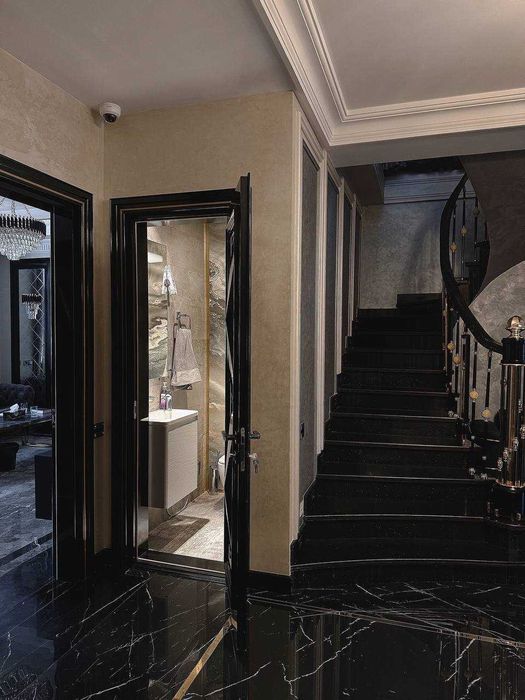 ГОТОВЫЙ АРЕНДАТОР! В Кирпичном Доме! Шикарная 4х ком кв-ра в Центре !