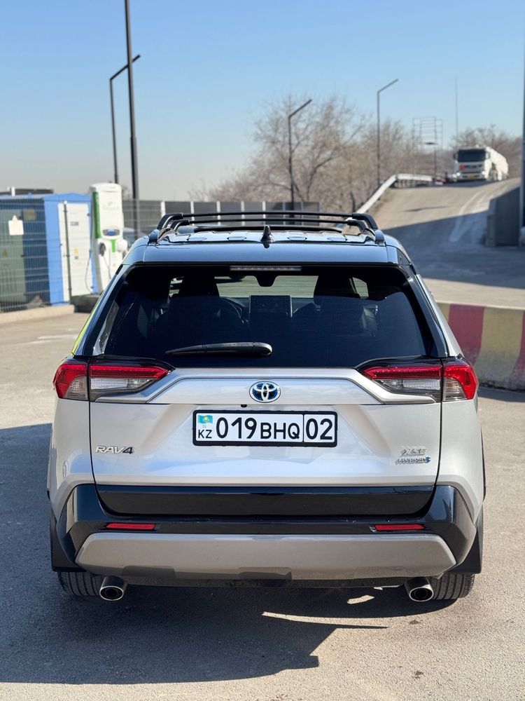 Продаётся Toyota RAV4