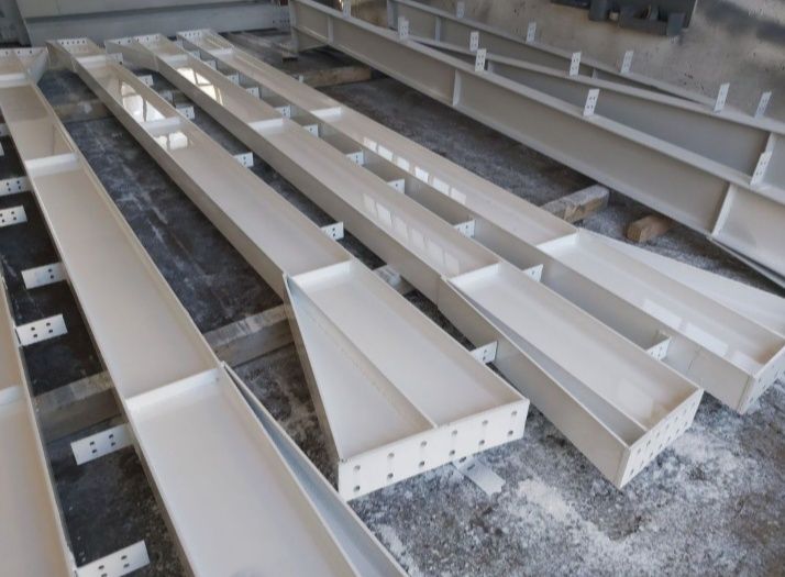 Vând hală metalică de pe stoc 10 m lățime cu 20 lungime cu tot cu mont