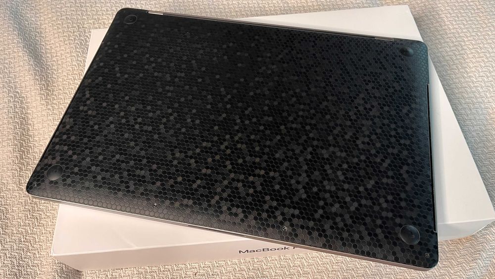MacBook Pro 15,6” 2019 – i7 6-core, 16GB RAM - 256 GB -stare bună