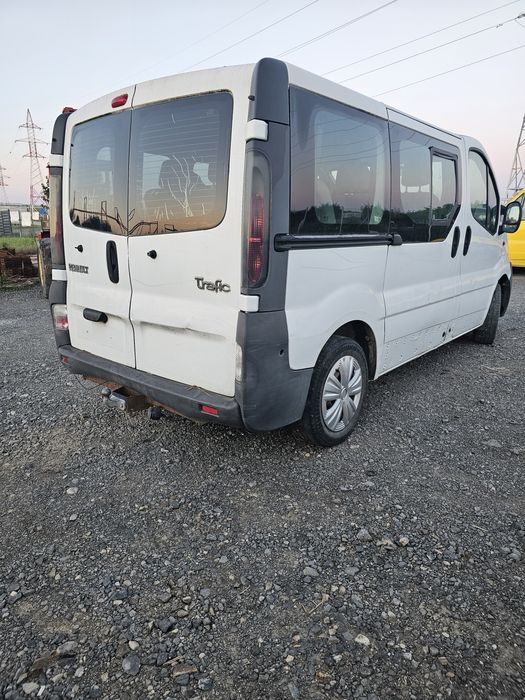 Dezmembrez vand piese renault trafic 1,9 dci