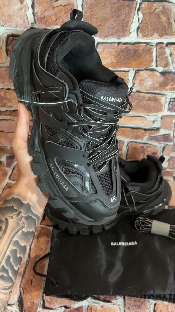 Balenciaga track | black 45