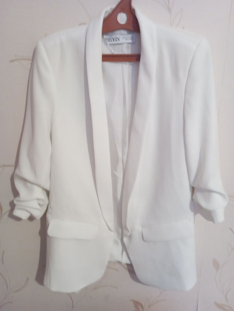 Пиджак белый новый