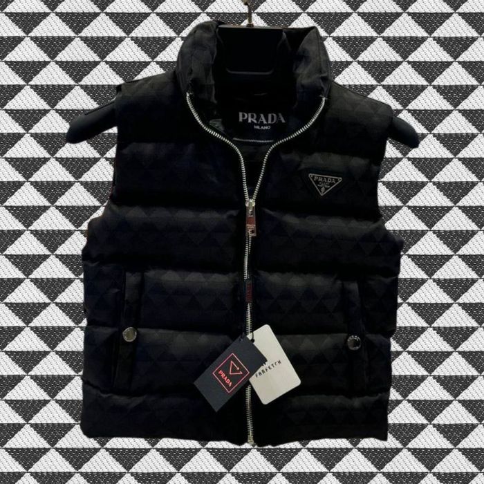 Детская жилетка Prada
