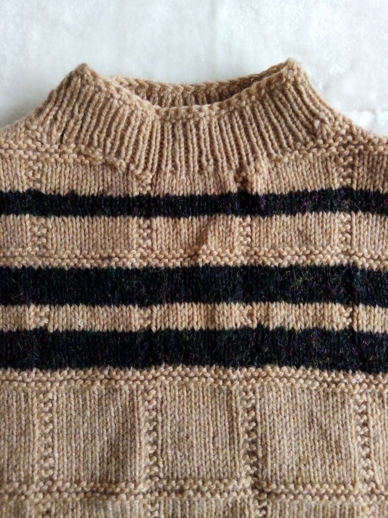 Дамски зимен ръчно плетен пуловер блуза без ръкави