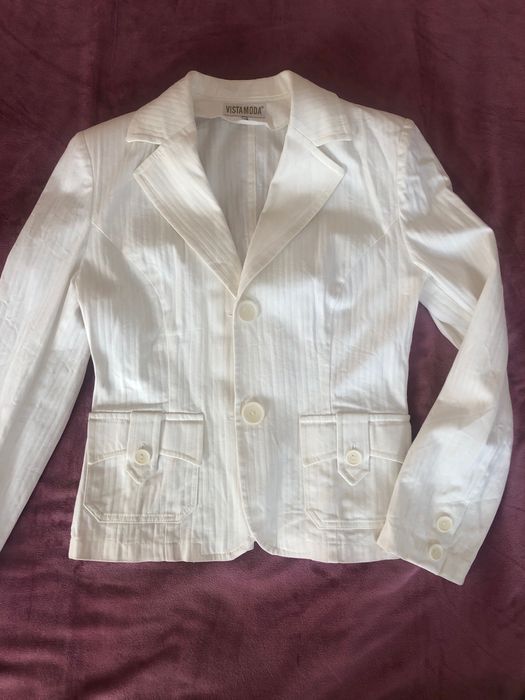 Дамски бял костюм