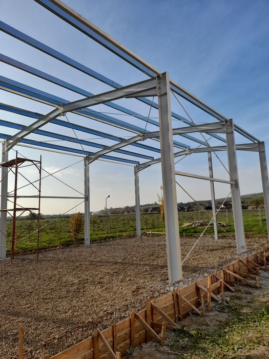 Vând hală metalică din profile