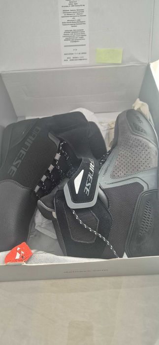 Papuci pentru motor, marca Dainese , noi cu eticheta, marimea 42