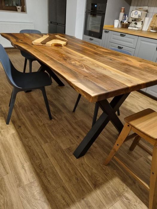 Mese din lemn masiv sau cu rasina epoxidica la comanda