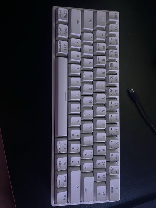 Продам клавиатуру GK61