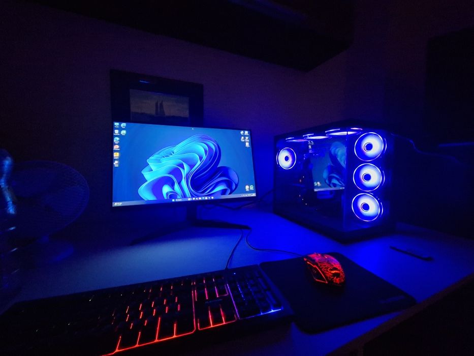 Pc nu are mai mult de 3 luni componentele in descriere!