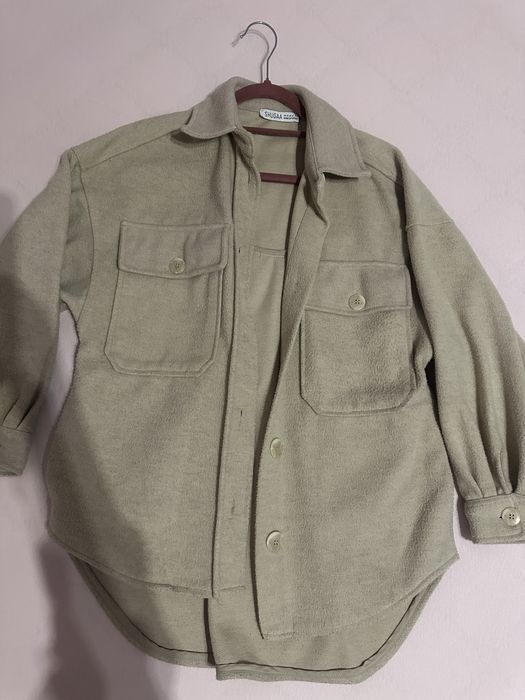 Бежова риза-яке