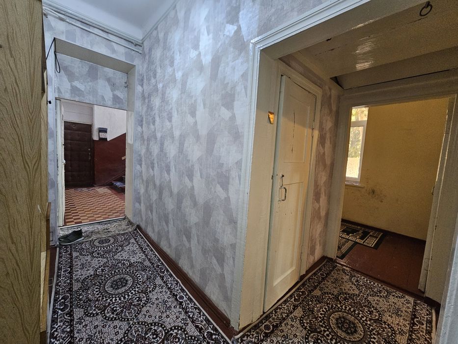 Фарғона шаҳарида 3 чи мактаб ёнида 2 хонали квартира сотилади