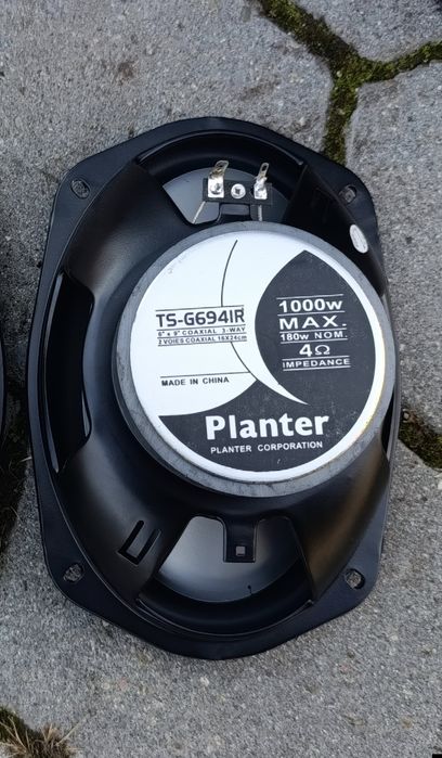 Бас каса, усилвател, колонки и плейър