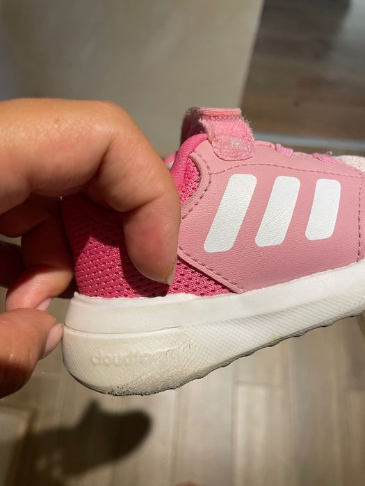 Маратонки адидас