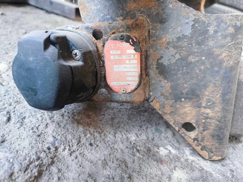 Теглич Toyota hilux