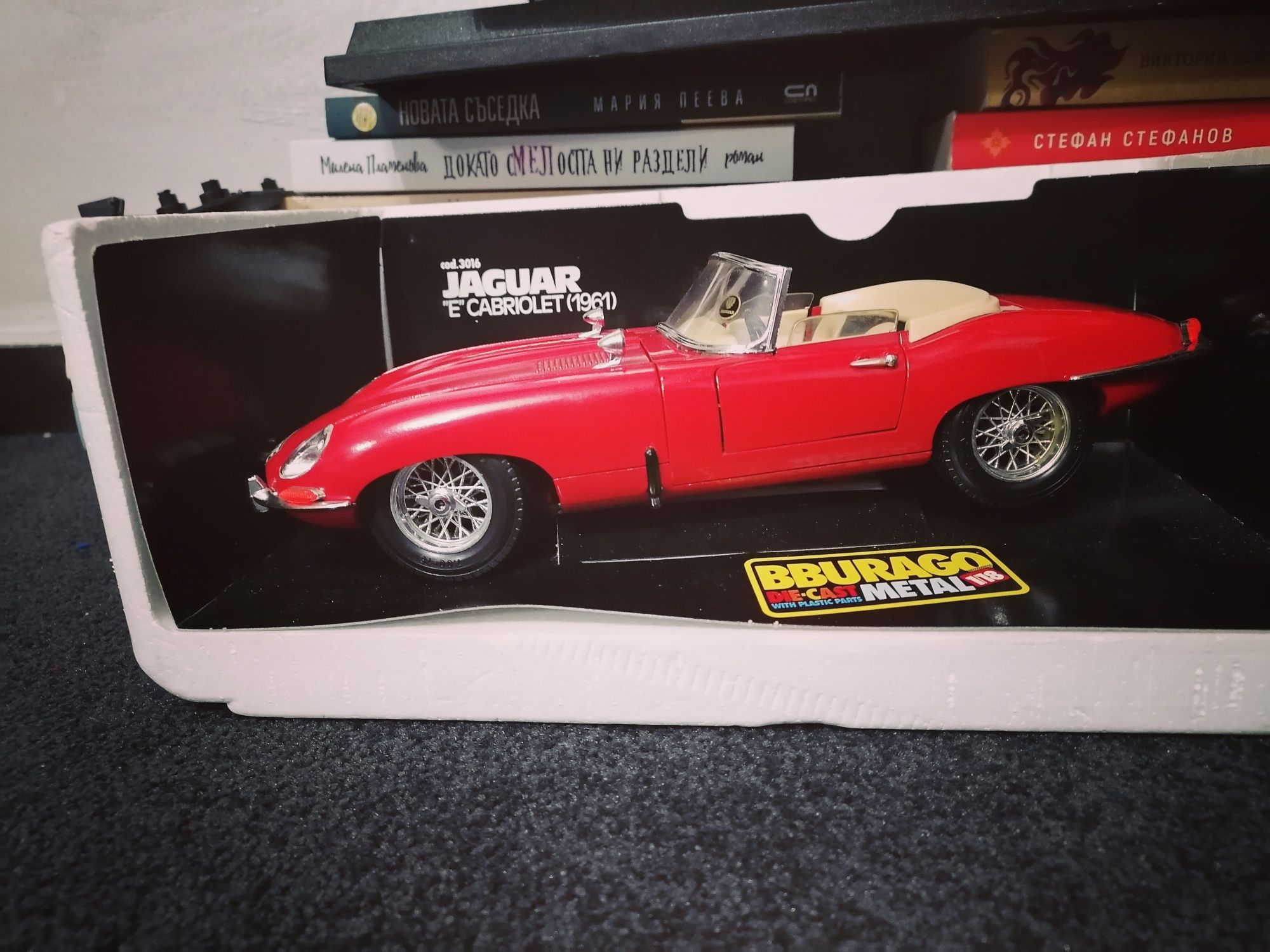 Jaguar "E" Cabriolet 1:18 burago