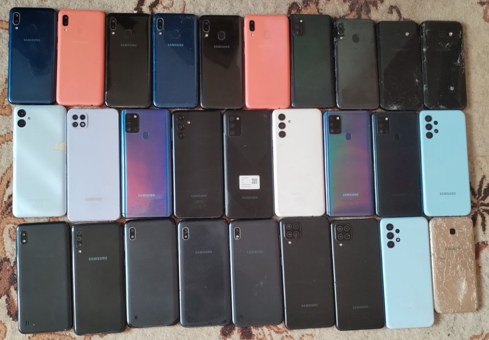 Vând telefoane pentru piese