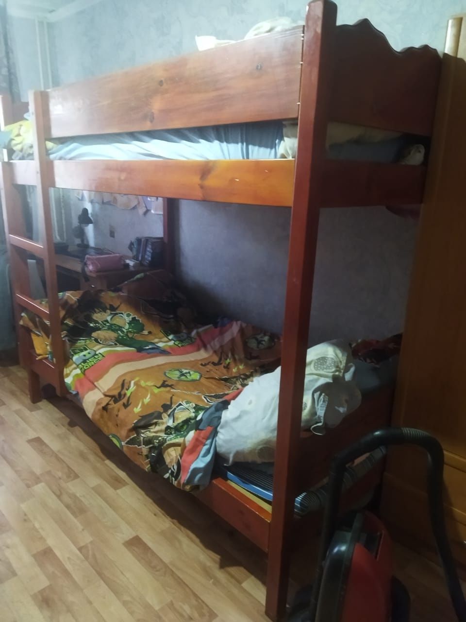 Продам двухъярусную кровать