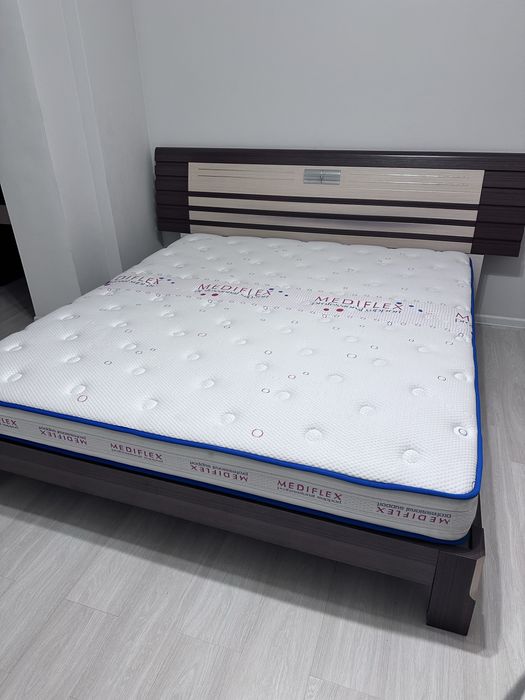 Кровать с матрасом